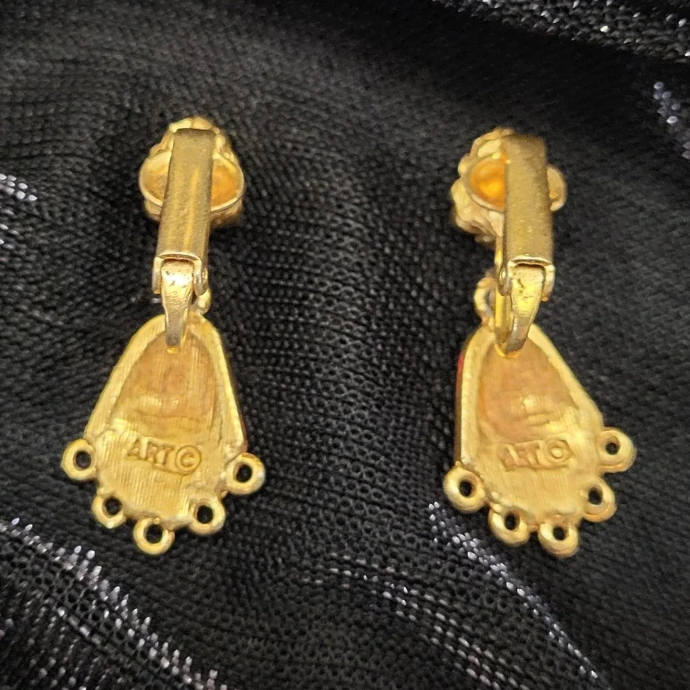 ART Brand Clip-on Gold Pharoah Egyptian Earrings Vintage Antique Stamped Signed - Picture 4 of 7